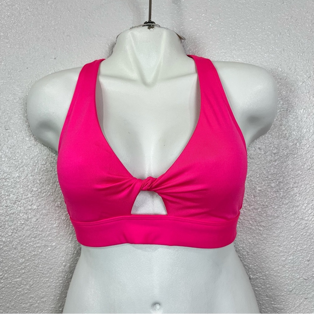 PINK VICTORIA'S SECRET Ultimate Lightly Lined Pink Sports Bra Top Size medium‎